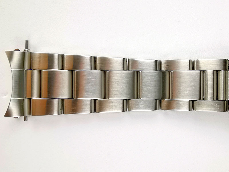 Rolex GMT-Master 16700 bracelet's scratches removed by Grand Montre